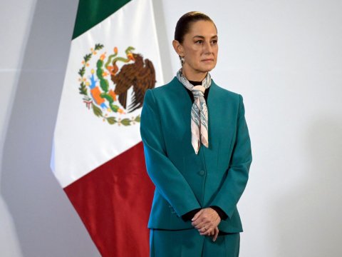 Xanım prezidenti qucaqlayıb öpmək istədi - ANBAAN GÖRÜNTÜLƏR