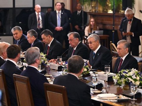 Mərkəzi Asiya liderləri Trampla hansı dildə danışıblar? - İkisi rus, biri ingilis, digərləri isə....