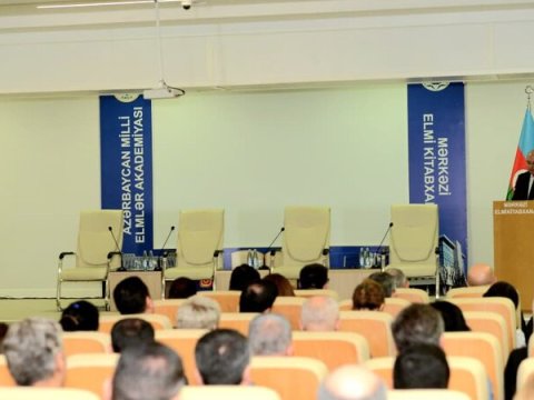 “Mediada Azərbaycan ədəbi dilinin normalarının düzgün tətbiqi” mövzusunda konfrans keçirilib