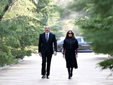 Prezident və birinci xanım Ulu Öndərin məzarını ziyarət etdilər
