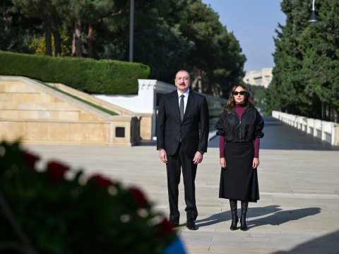 İlham Əliyev və Mehriban Əliyeva Şəhidlər xiyabanını ziyarət etdilər - FOTOLAR
