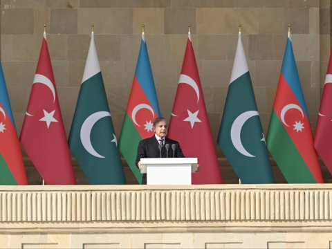 Bu gün burada böyük vətənpərvərlik eşqi ilə güclü Azərbaycan xalqını görürəm