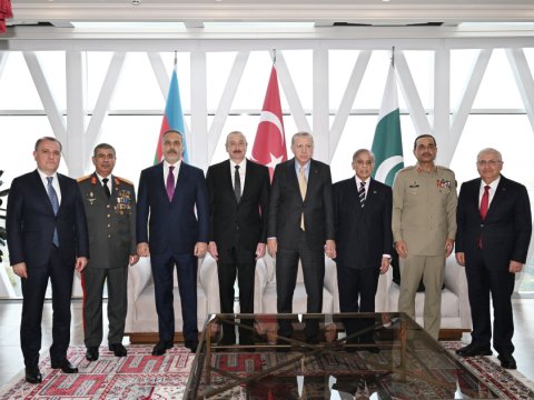 Liderlərin üçtərəfli görüşü oldu - FOTO