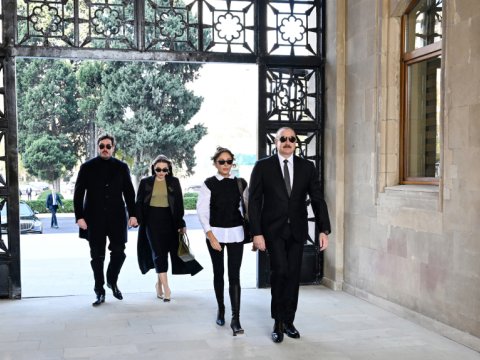 Prezidentin ailəsi paradda - FOTOLAR