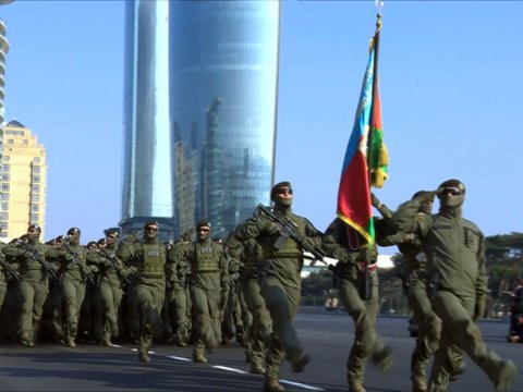 Paradda “Qartal” xüsusi təyinatlılarının keçidi - VİDEO