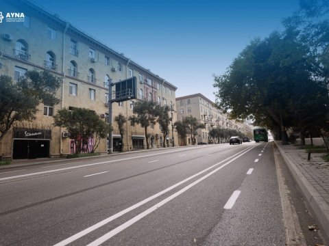 İnşaatçılar prospektində mikromobillik zolağı təşkil edilir