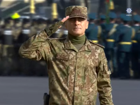 Hikmət Mirzəyev Zəfər paradında fərqli forma geyinib - FOTO