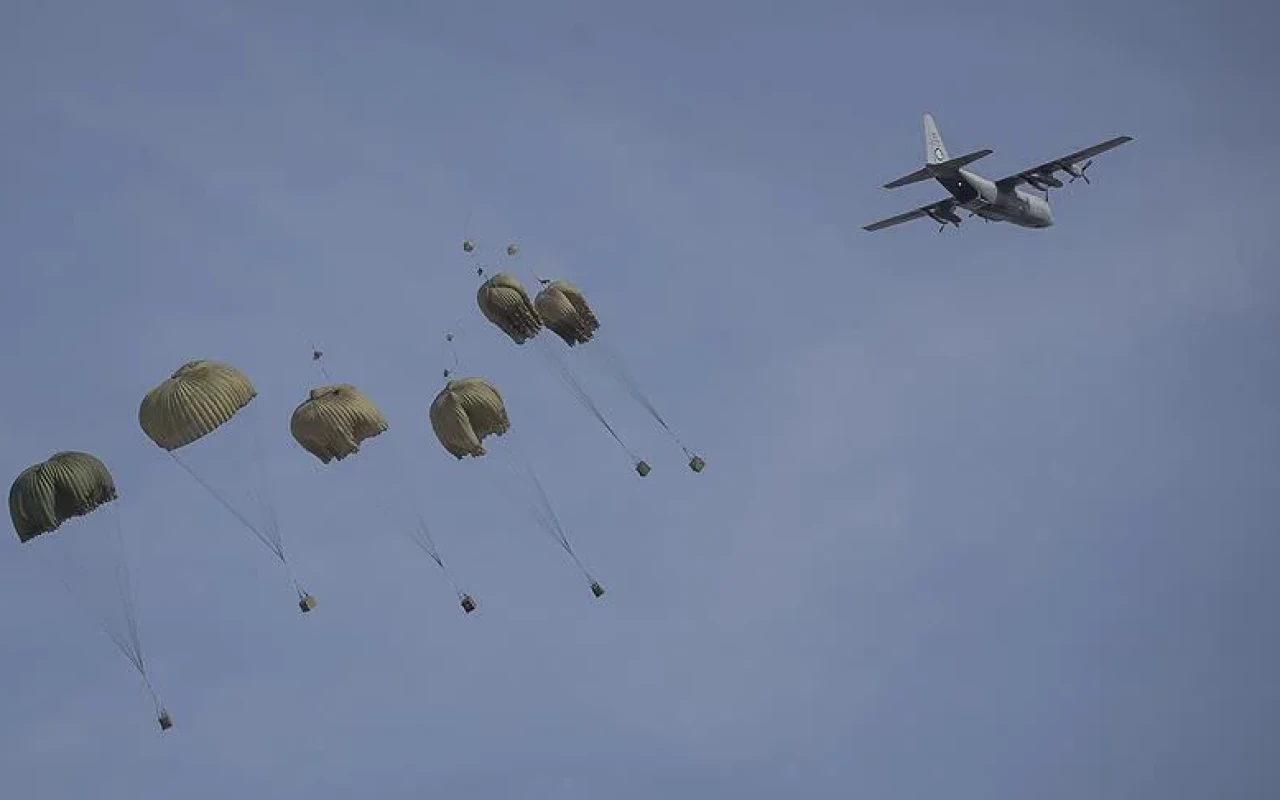 Hərbçilər niyə paraşütlə tullanmayıb? - AÇIQLAMA
