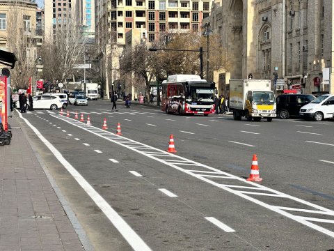 Bu şəhərdə yol nişanlanma işləri aparılır
