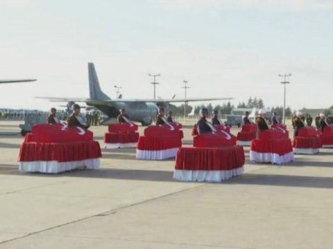 Təyyarə qəzasında həlak olan hərbçilərlə vida mərasimi keçirilir