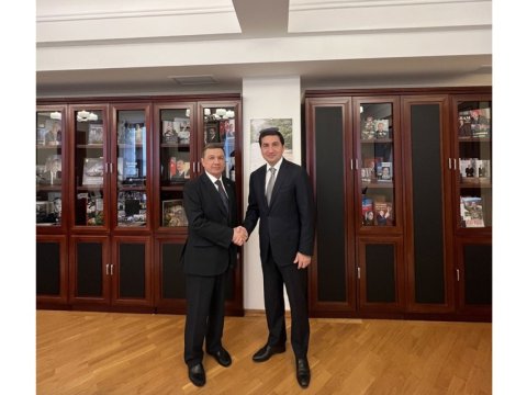 Hikmət Hacıyev Türkmənistan səfiri ilə görüşdü