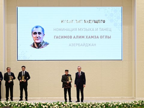 Alim Qasımova mükafat verildi