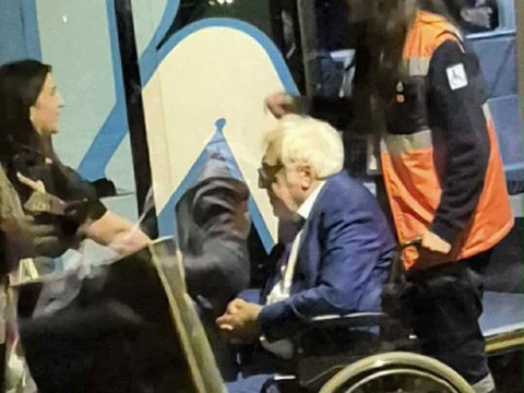 Rəşad Məcid Anarın arabadakı şəklinə aydınlıq gətirdi: İstanbulda çəkilib