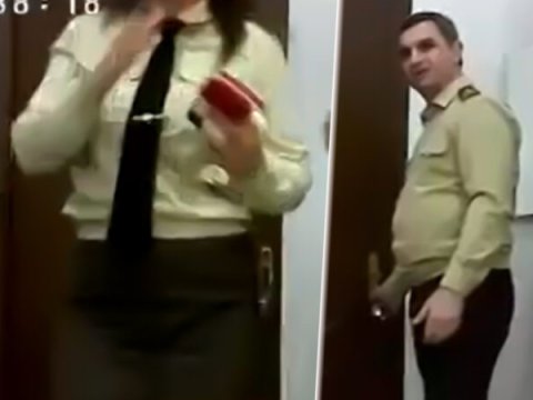 İntim videoları yayılan polkovnik həbsdən çıxdı