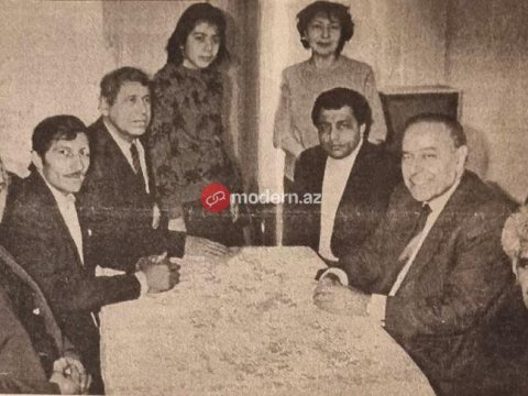 Bir şəklin tarixçəsi: Heydər Əliyev dostları ilə Cəlal Əliyevin evində