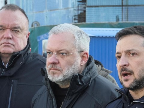 Korrupsiya qalmaqalı Ukraynanı uçuruma aparır - Zelenski təhlükədədir