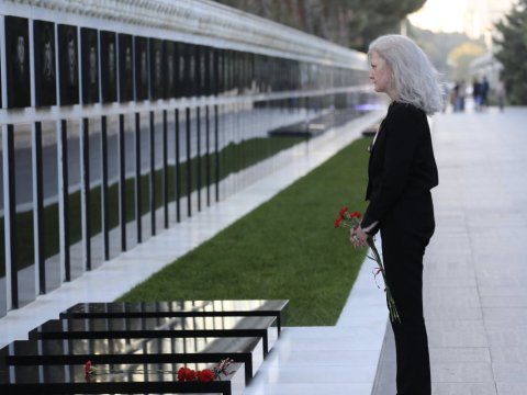 ABŞ Dövlət katibinin müavini Şəhidlər Xiyabanını ziyarət etdi