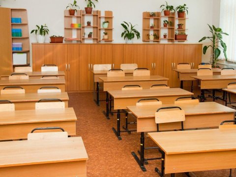 Müəllimlərin bir çoxu məktəbdə oturmağa yer tapa bilmir - NAZİR