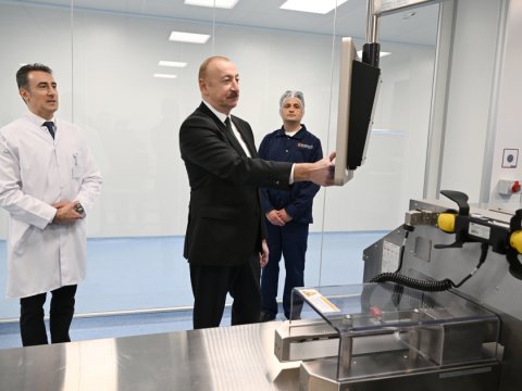 İlham Əliyev dərman istehsalı müəssisəsinin açılışında - FOTO