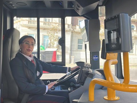 Qadın avtobus sürücülər işə başladı