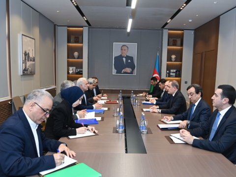 Ceyhun Bayramov İranın xarici işlər nazirinin müavinini qəbul edib