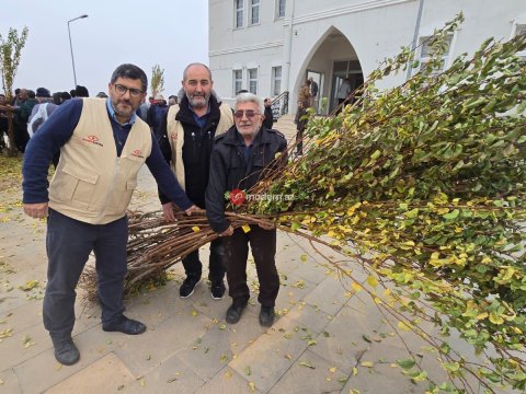 Пострадавшим фермерам в Малатье было роздано 12 тысяч саженцев абрикоса - ФОТО