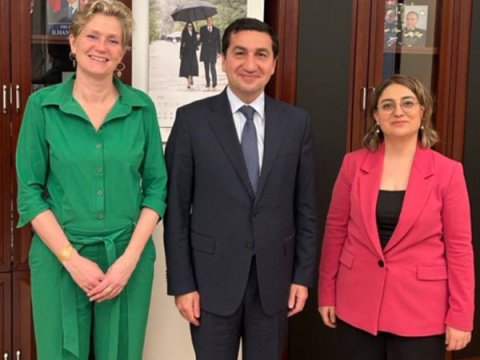 Hikmət Hacıyev Niderland səfiri ilə görüşdü
