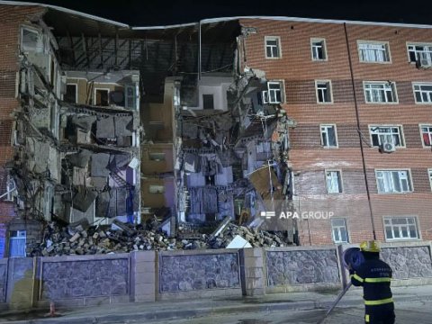 Goranboyda 5 mərtəbəli binanın bir bloku tamamilə çökdü