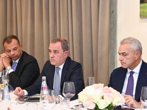 Ceyhun Bayramov Romada rəsmilərlə şam yeməyinə qatıldı - FOTO