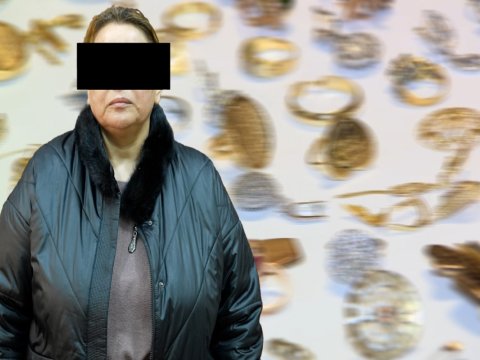 Dayə işlədiyi evdən 60 min manatlıq qızıl oğurladı