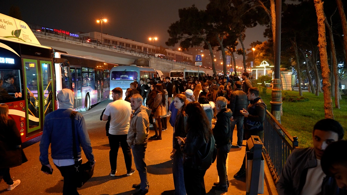 Bakıda gecələr niyə avtobus işləmir? - AYNA rəsmisi CAVAB VERDİ