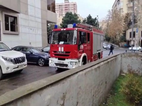 Bakıda yaşayış binasında partlayış - VİDEO/FOTO