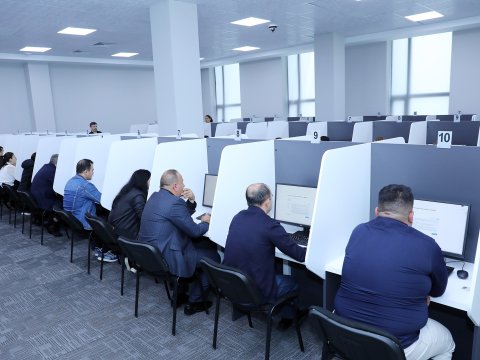 Hakimliyə namizədlər imtahan verdi