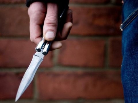 Gəncədə iki kişi küçədə bıçaqlandı