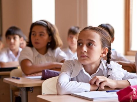 30 şagirdə dərs demək tam ştata bərabər işdir - DEPUTAT