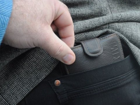 Masazırda qadının pul kisəsi oğurlandı