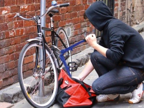 Evlərdən elektrik naqili və velosiped oğurlayanlar saxlanıldı