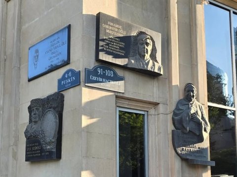 Bu məşhurlar eyni binada yaşayıblar 