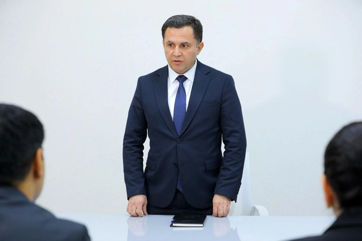 Yeni nazir müavinini kollektivə o təqdim etdi