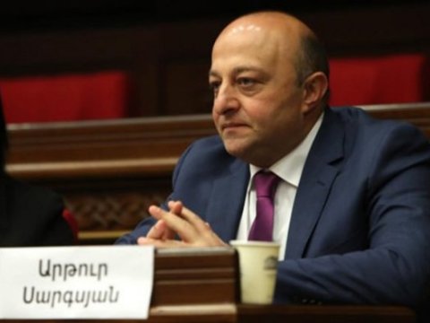 Ermənistanda deputat azadlığa buraxıldı 