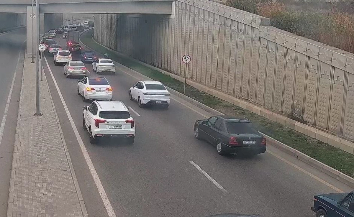 Bakıda səhər tıxacı - Sürücülərin nəzərinə!