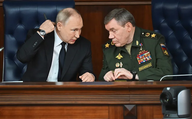 Gerasimov bu şəhərlərin tutulduğu barədə Putinə məruzə edib