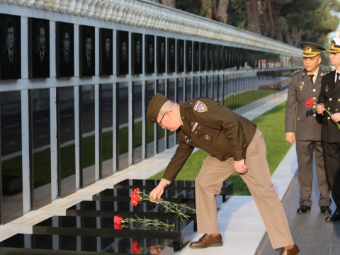 Amerikalı general Bakıya gəldi - FOTO