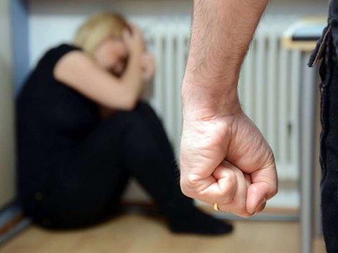 Gəncədə ər arvadını döyüb xəstəxanalıq etdi