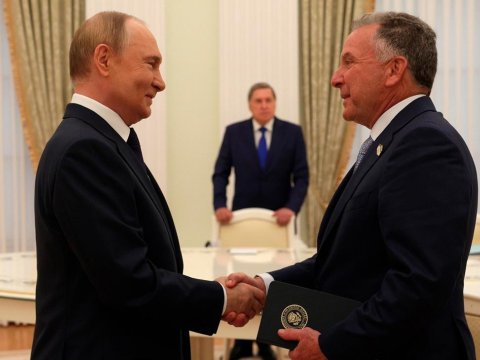 Putin Trampın elçisi ilə kürəkənini 3 saat gözlədib