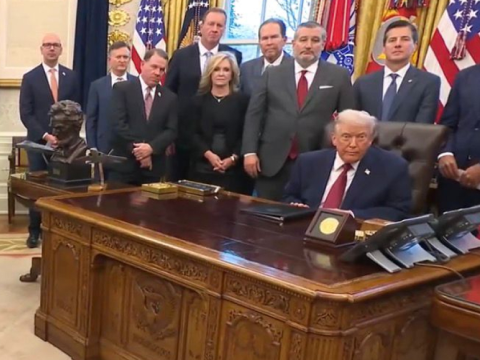 Tramp: Putin müharibəyə son qoymaq istəyir