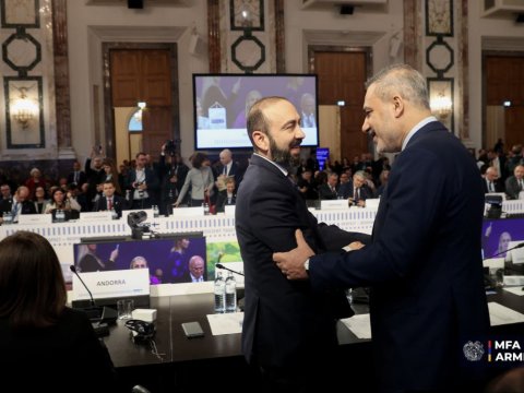 Mirzoyan Vyanada Hakan Fidanla görüşdü