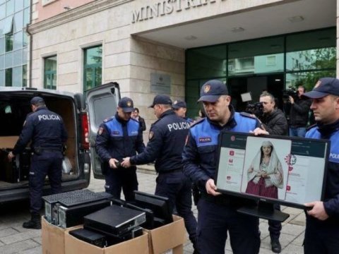 Süni intellektlə işləyən nazir “həbs olundu”