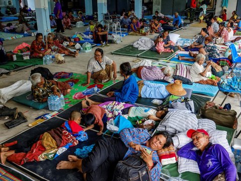 Tailand toqquşmalardan sonra sakinləri təxliyə edir