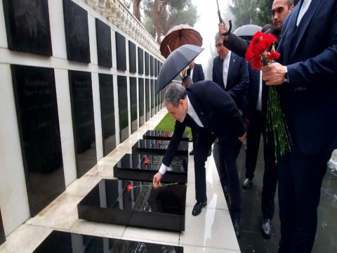 Əraqçi Şəhidlər xiyabanını ziyarət etdi - FOTO